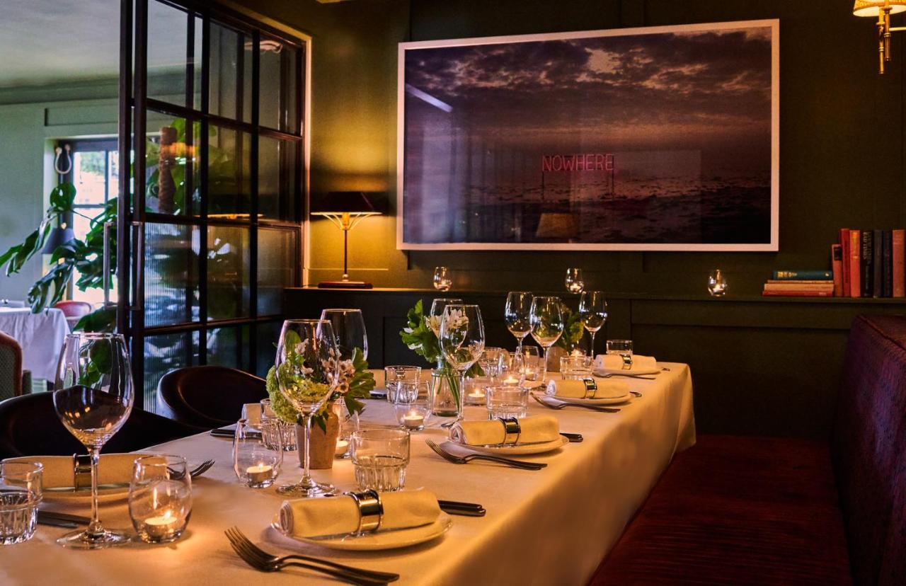The Mitre, Hampton Court Kingston upon Thames (Greater London) Exterior foto The interior of the restaurant