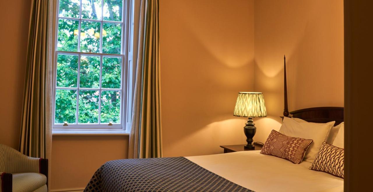 The Mitre, Hampton Court Kingston upon Thames (Greater London) Exterior foto A bedroom at the hotel