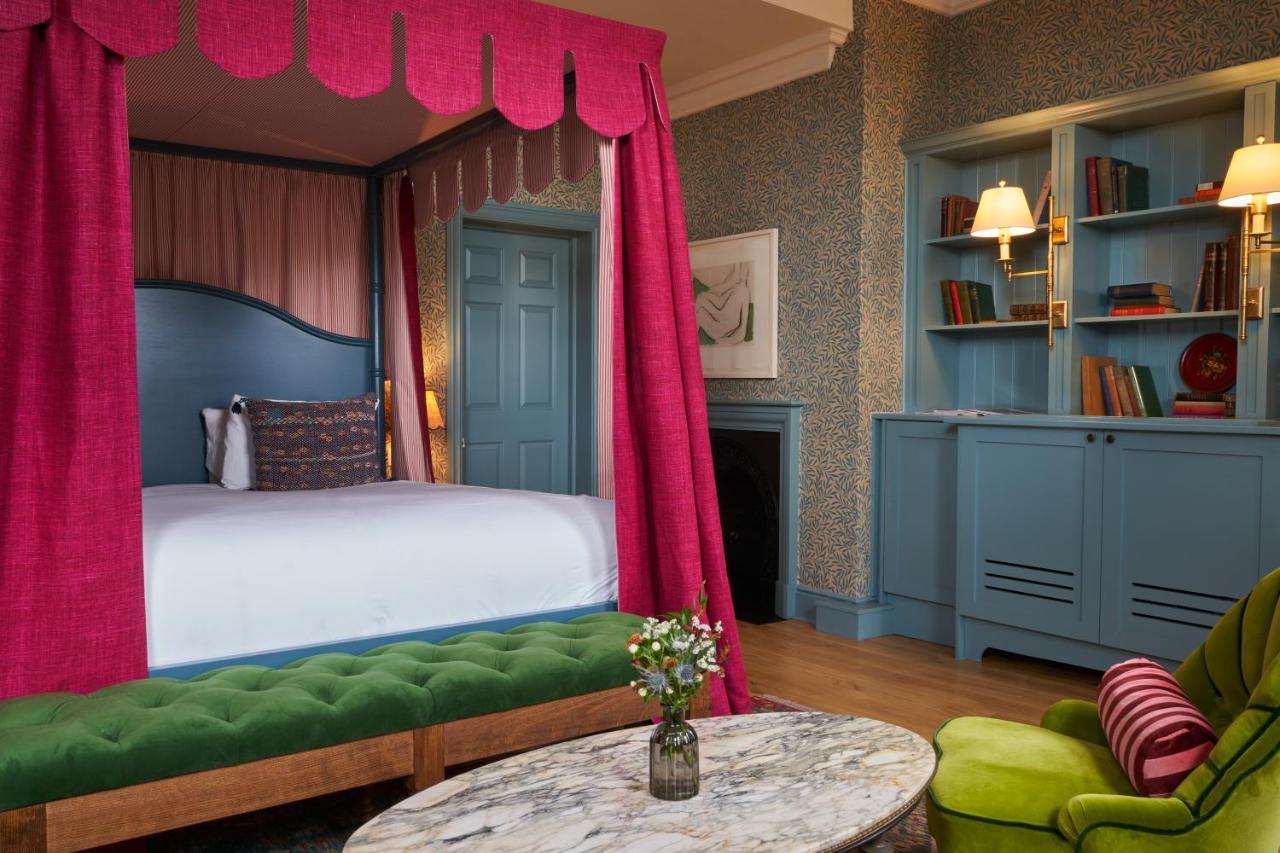The Mitre, Hampton Court Kingston upon Thames (Greater London) Exterior foto A bedroom at The Mitre