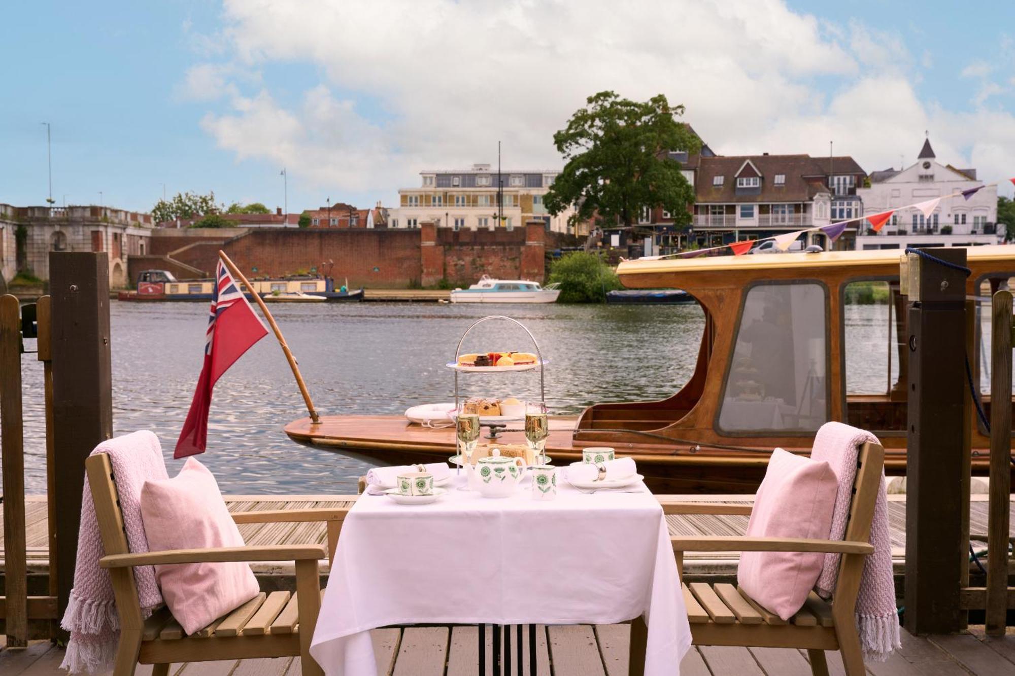 The Mitre, Hampton Court Kingston upon Thames (Greater London) Exterior foto The River Restaurant