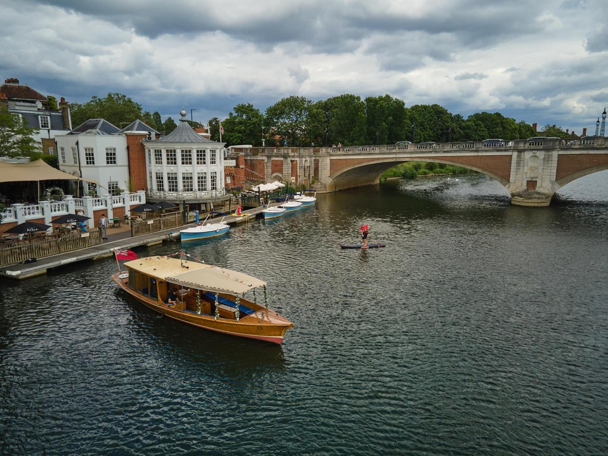 The Mitre, Hampton Court Kingston upon Thames (Greater London) Exterior foto The River Wey at Farnham