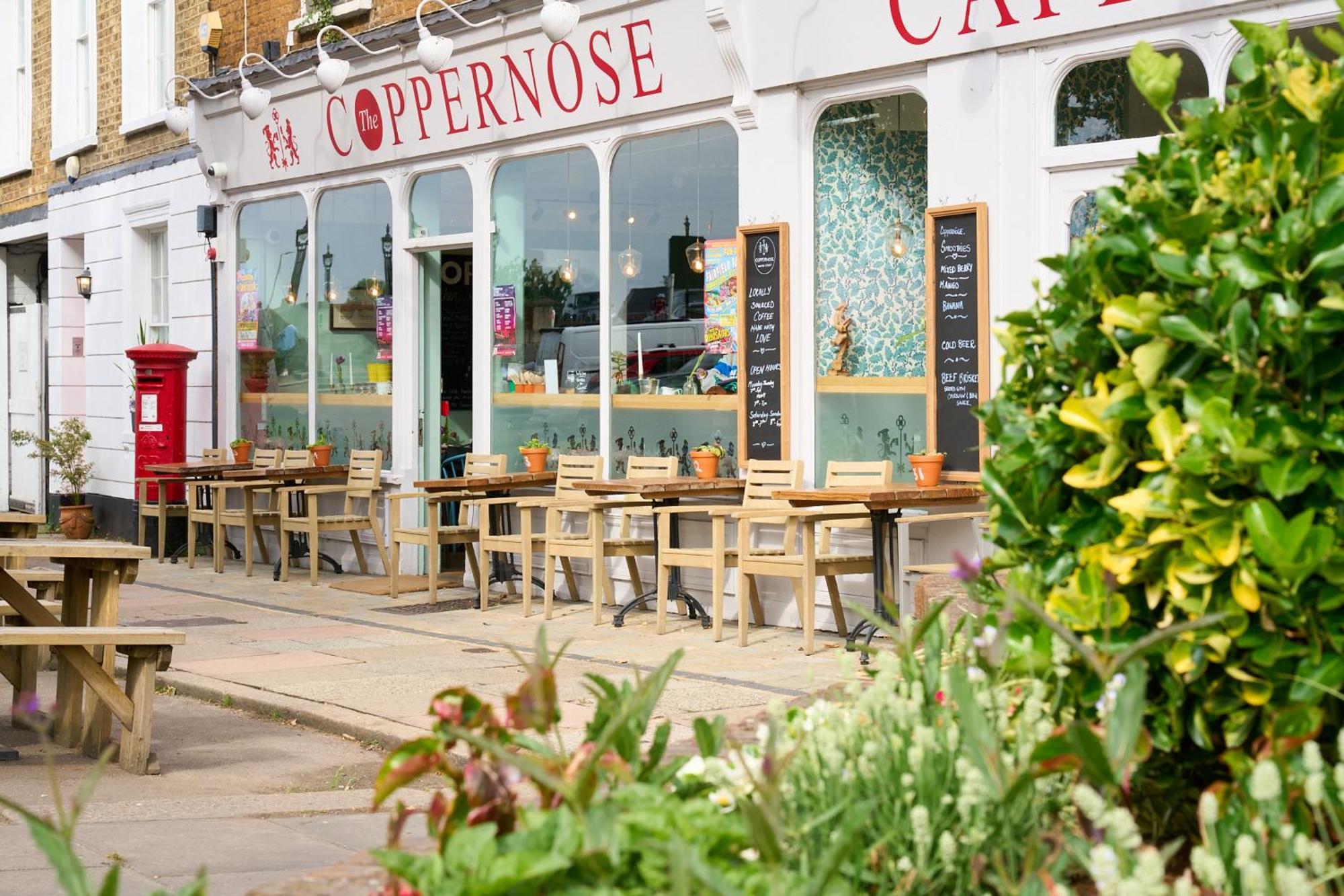 The Mitre, Hampton Court Kingston upon Thames (Greater London) Exterior foto The Coppernose Cafe