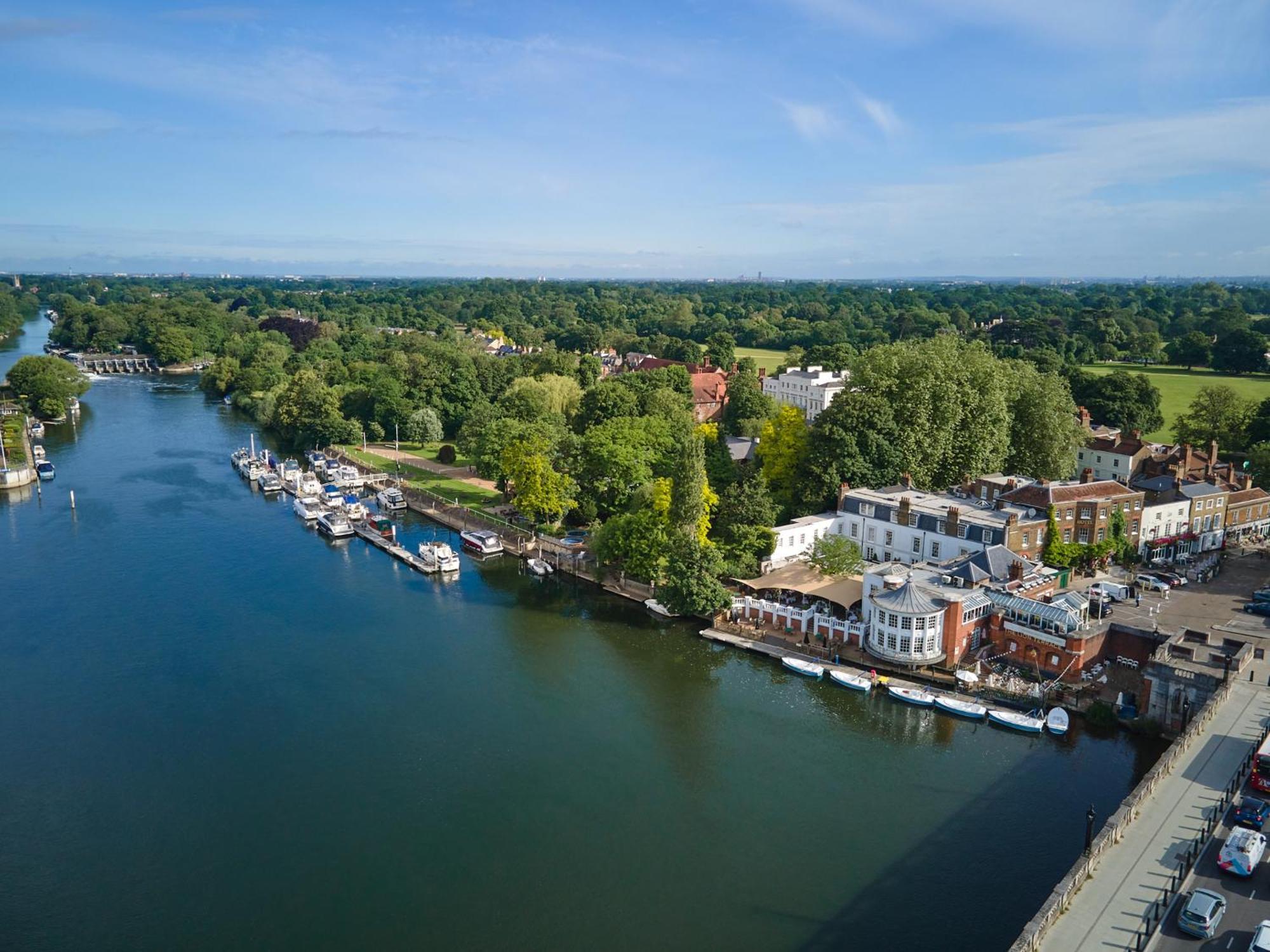 The Mitre, Hampton Court Kingston upon Thames (Greater London) Exterior foto The River Wey at Farnham