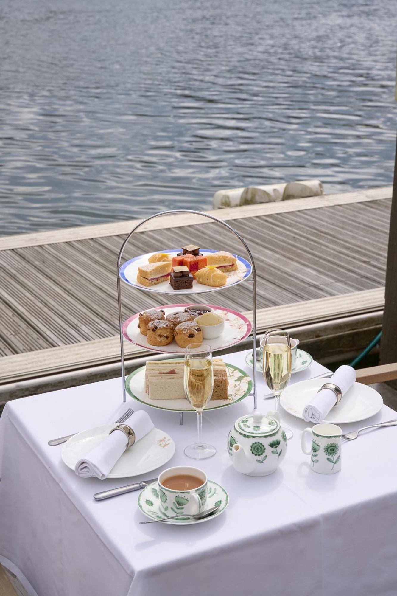 The Mitre, Hampton Court Kingston upon Thames (Greater London) Exterior foto Afternoon tea at the InterContinental Sydney