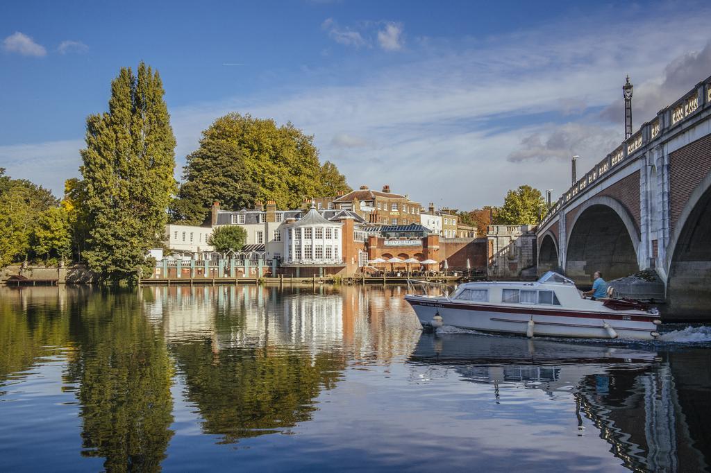 The Mitre, Hampton Court Kingston upon Thames (Greater London) Exterior foto The River Wey at Farnham