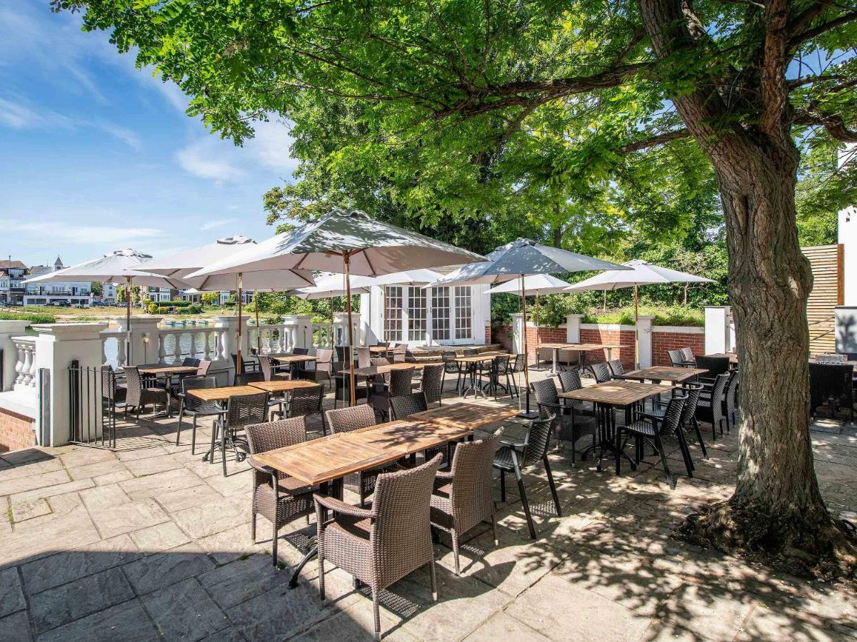 The Mitre, Hampton Court Kingston upon Thames (Greater London) Exterior foto The outdoor seating area at The Old Mill